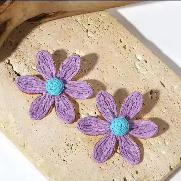 Anthropologie Bohemian Purple Boho Raffia Flower Earrings - Picture 4 of 7